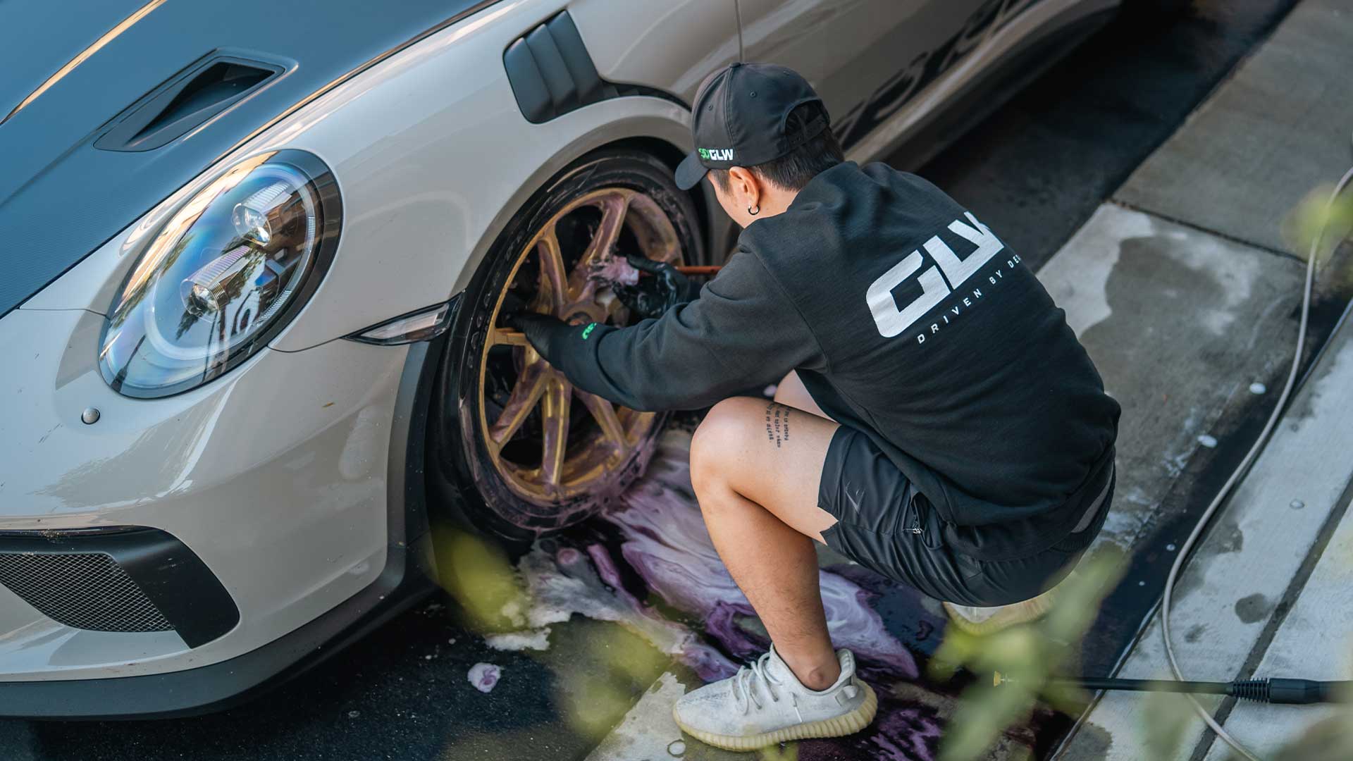 car detailing cleaning 911 gt3 wheels