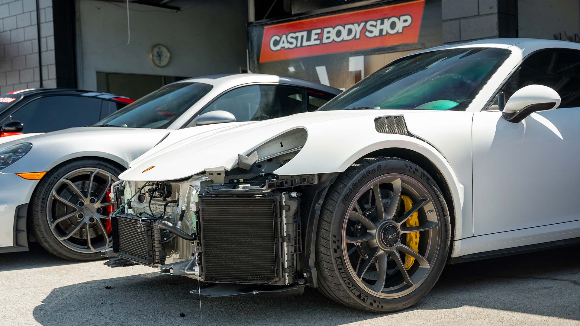 damaged porsche 911 gt3