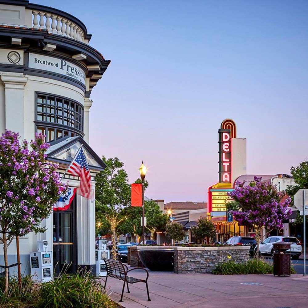 downtown brentwood california during sunset