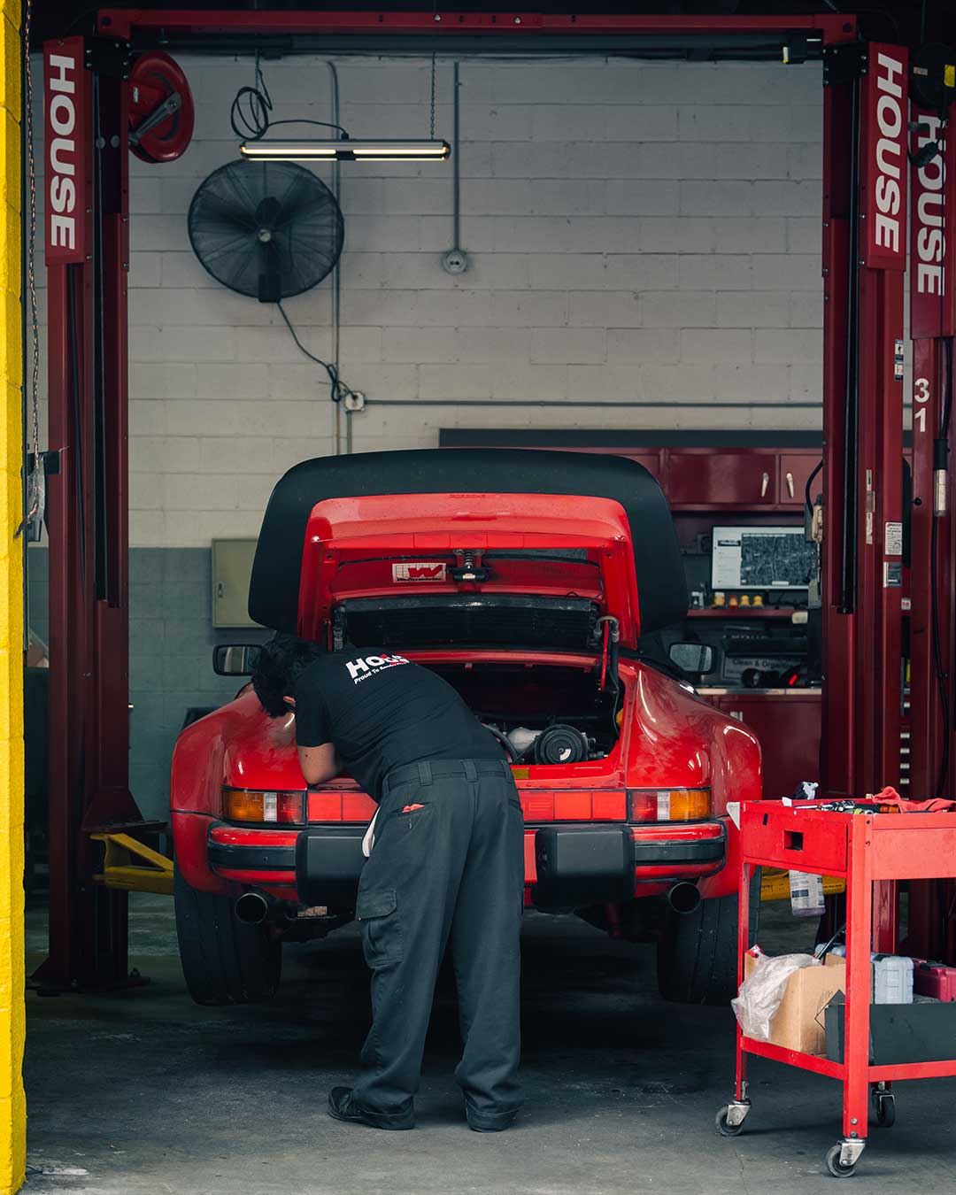 porsche tech changing oil on 930 911