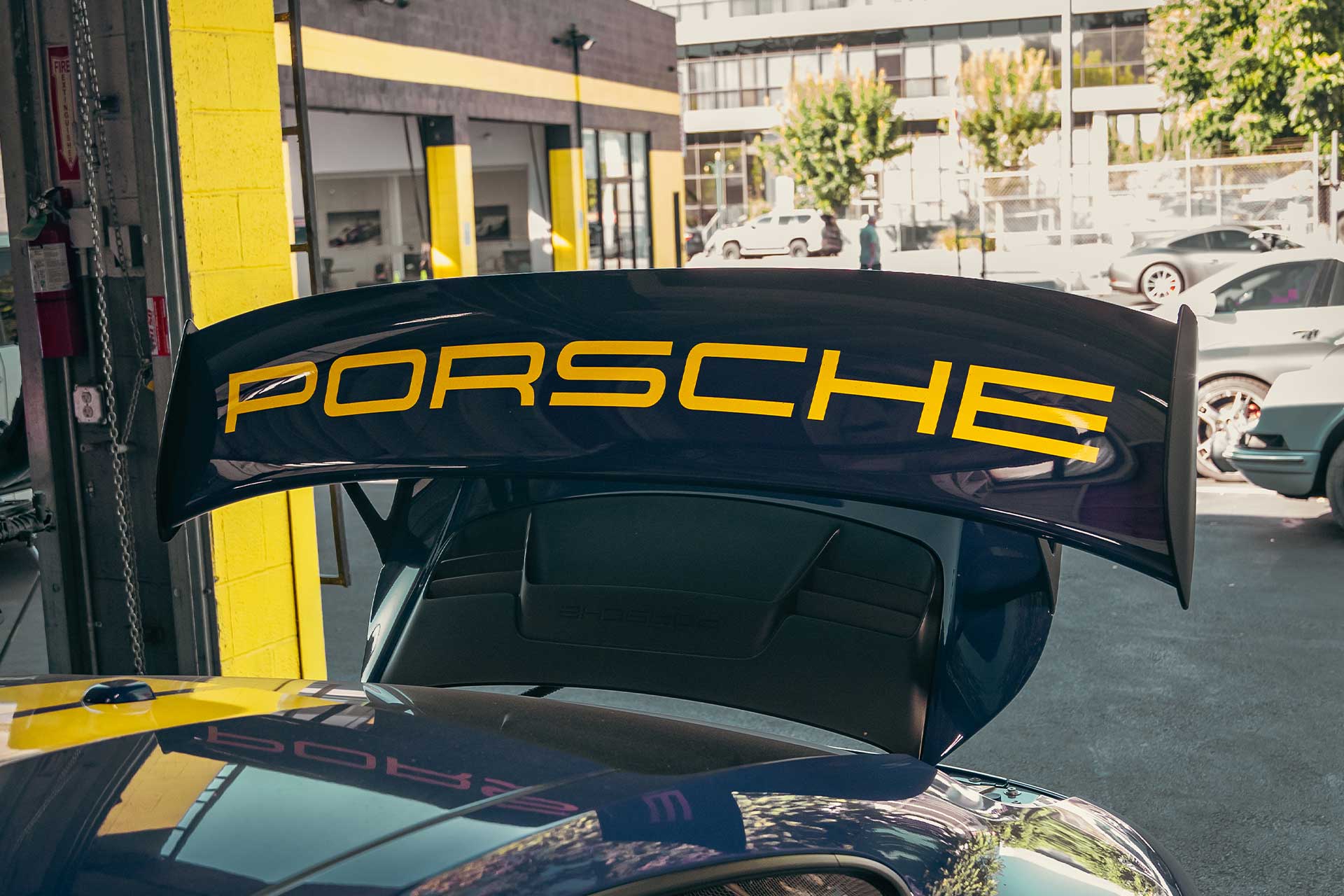 wing decal on porsche gt4 rs